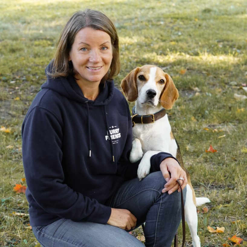 Hundpsykolog Kicki Fellstenius och beaglen Tage